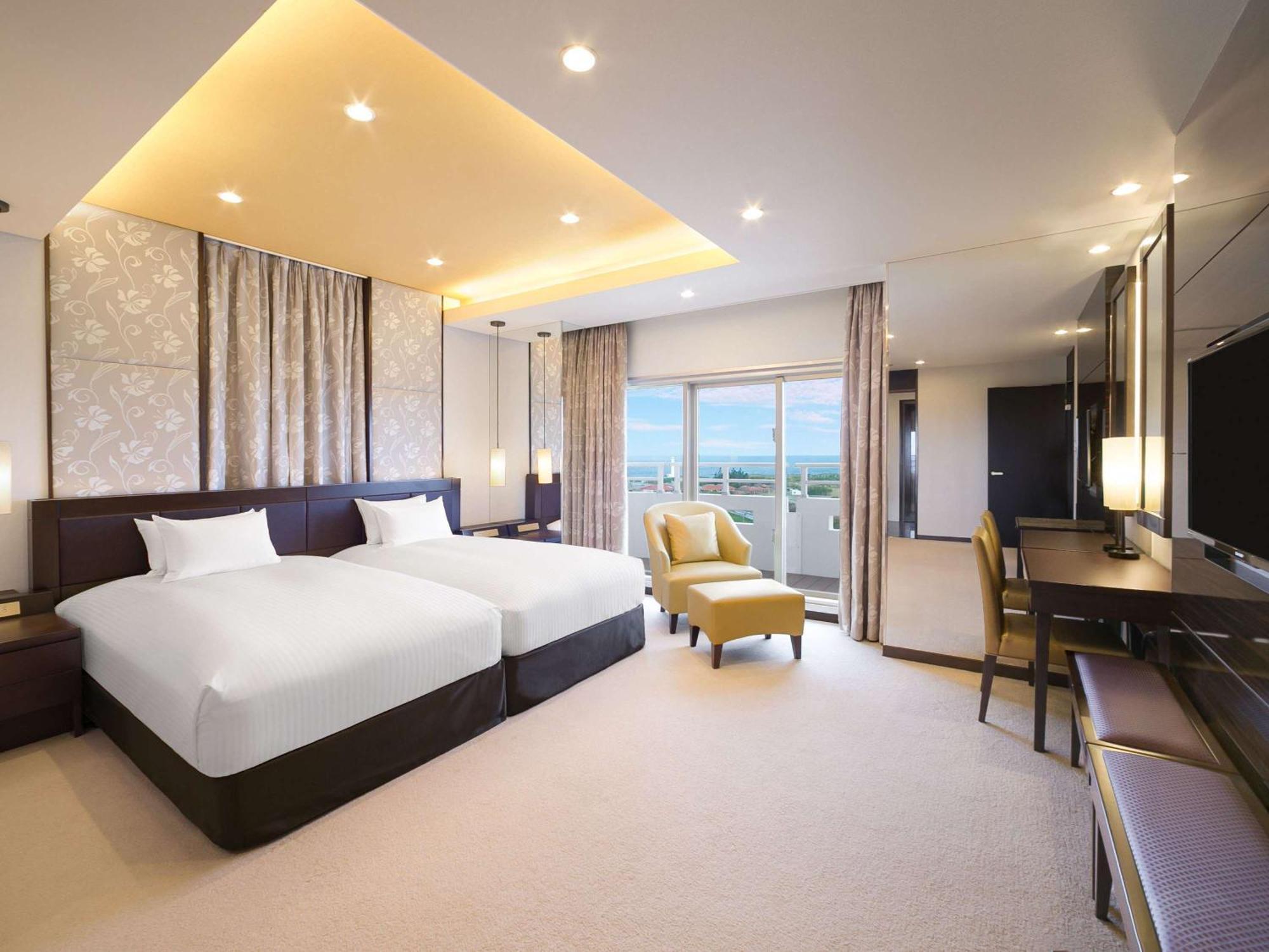 Grand Mercure Okinawa Cape Zanpa Resort Йомитан Экстерьер фото