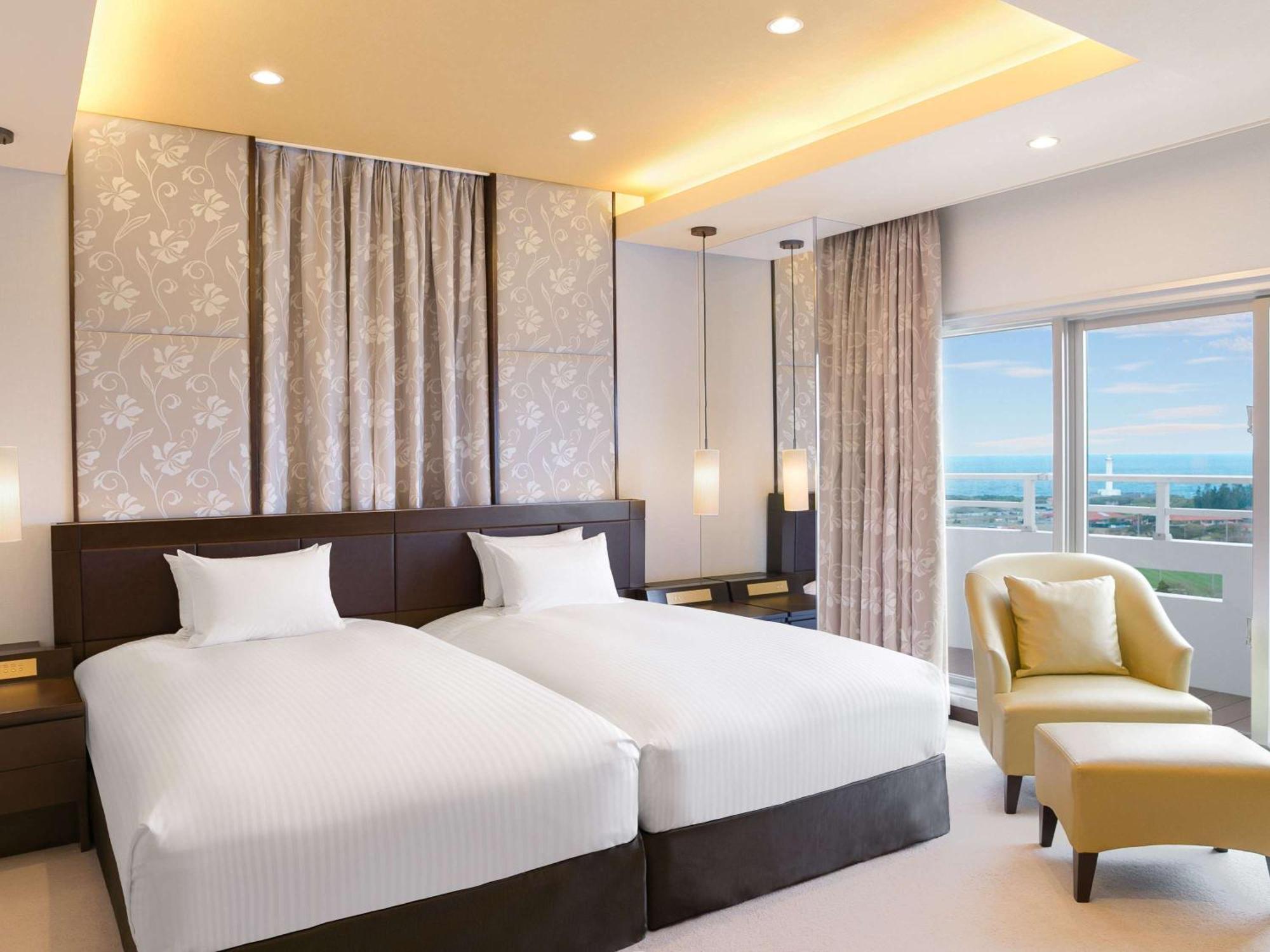 Grand Mercure Okinawa Cape Zanpa Resort Йомитан Экстерьер фото