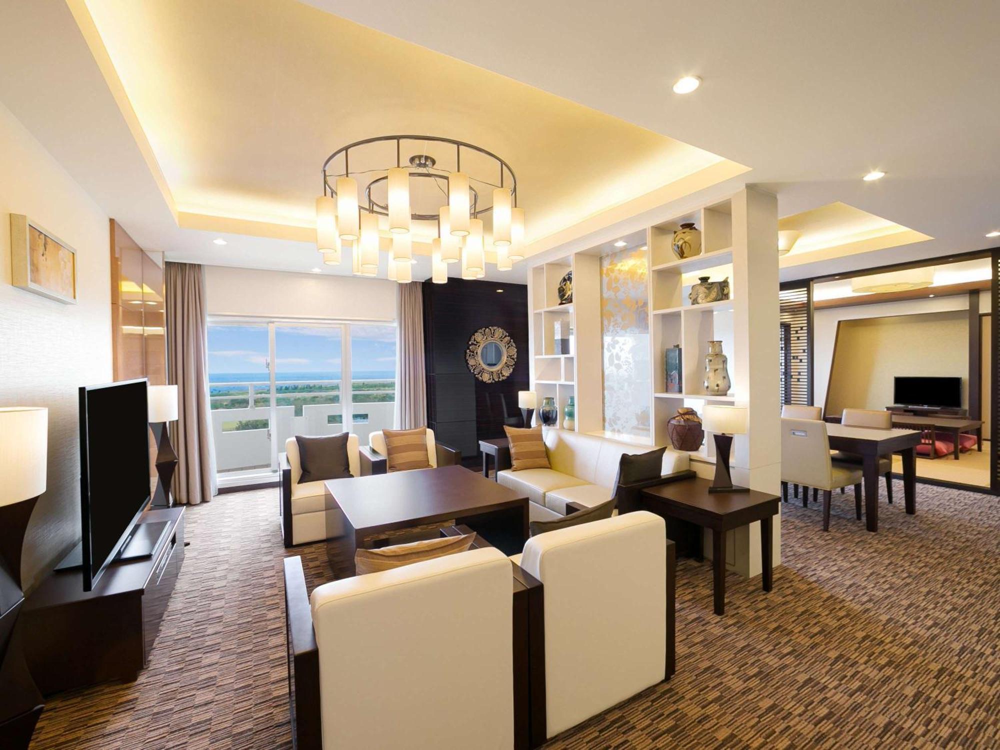 Grand Mercure Okinawa Cape Zanpa Resort Йомитан Экстерьер фото