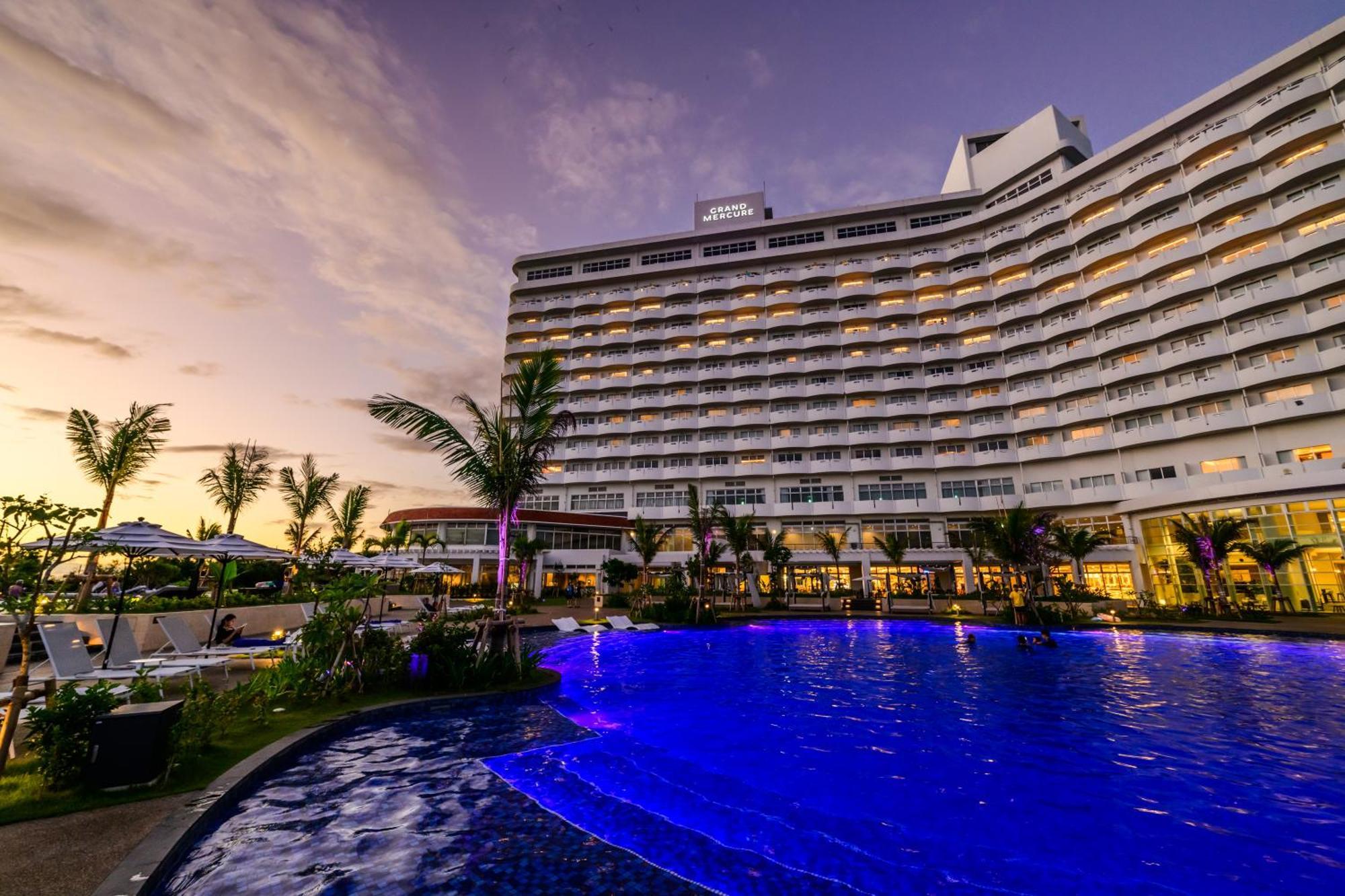 Grand Mercure Okinawa Cape Zanpa Resort Йомитан Экстерьер фото