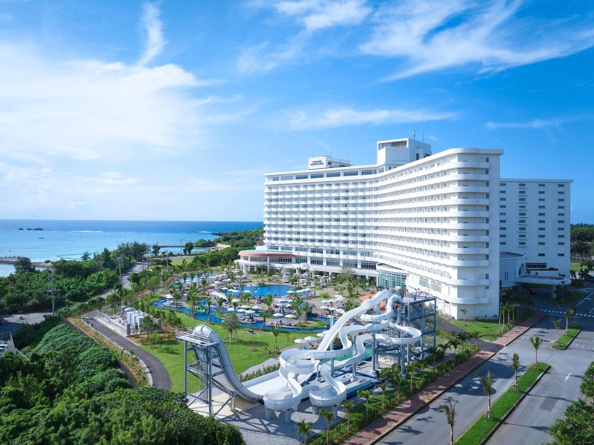 Grand Mercure Okinawa Cape Zanpa Resort Йомитан Экстерьер фото