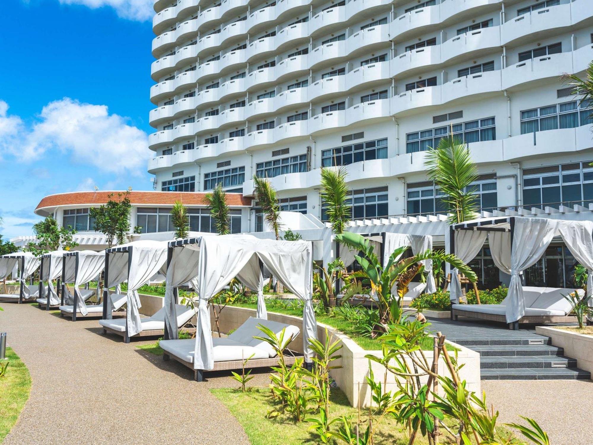 Grand Mercure Okinawa Cape Zanpa Resort Йомитан Экстерьер фото