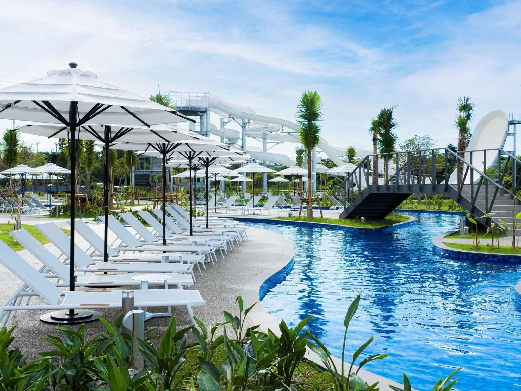 Grand Mercure Okinawa Cape Zanpa Resort Йомитан Экстерьер фото