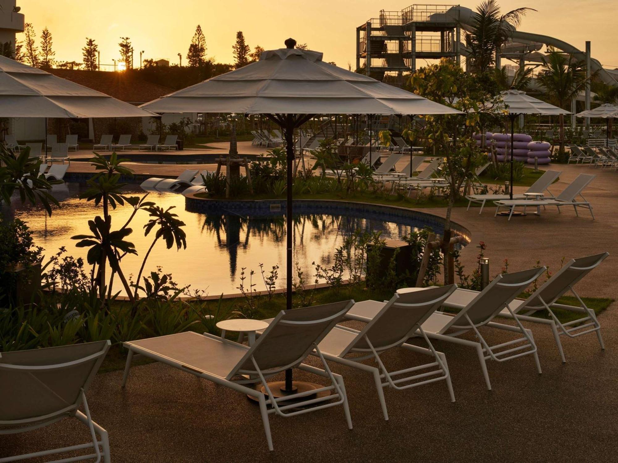 Grand Mercure Okinawa Cape Zanpa Resort Йомитан Экстерьер фото