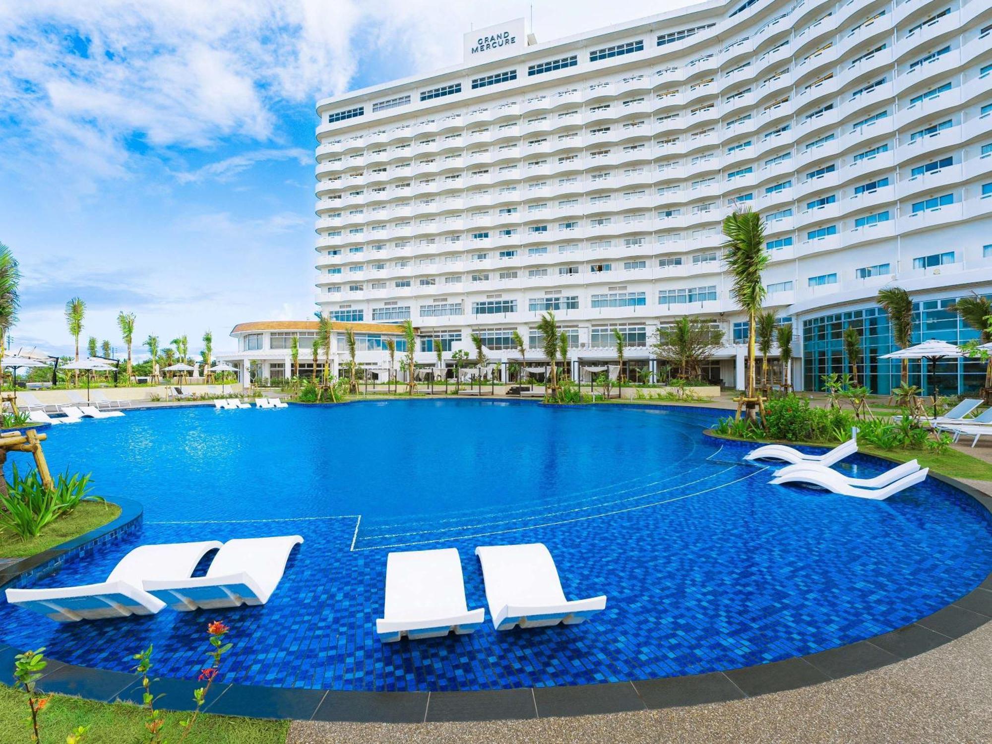 Grand Mercure Okinawa Cape Zanpa Resort Йомитан Экстерьер фото
